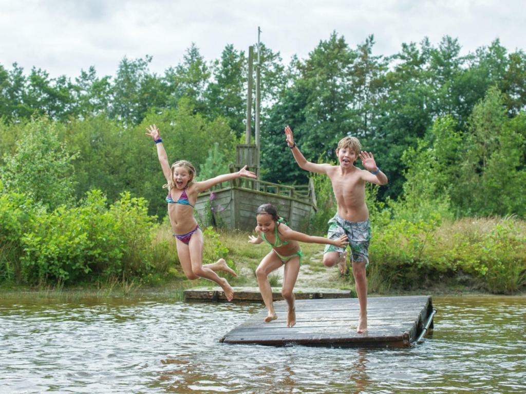 Отель Landal Hunerwold State Wateren Экстерьер фото